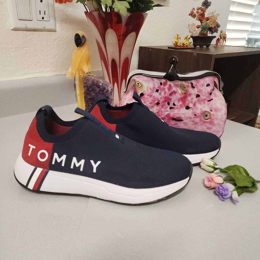 Like New Tommy Hilfiger Women's Slip On Sneakers Size 7